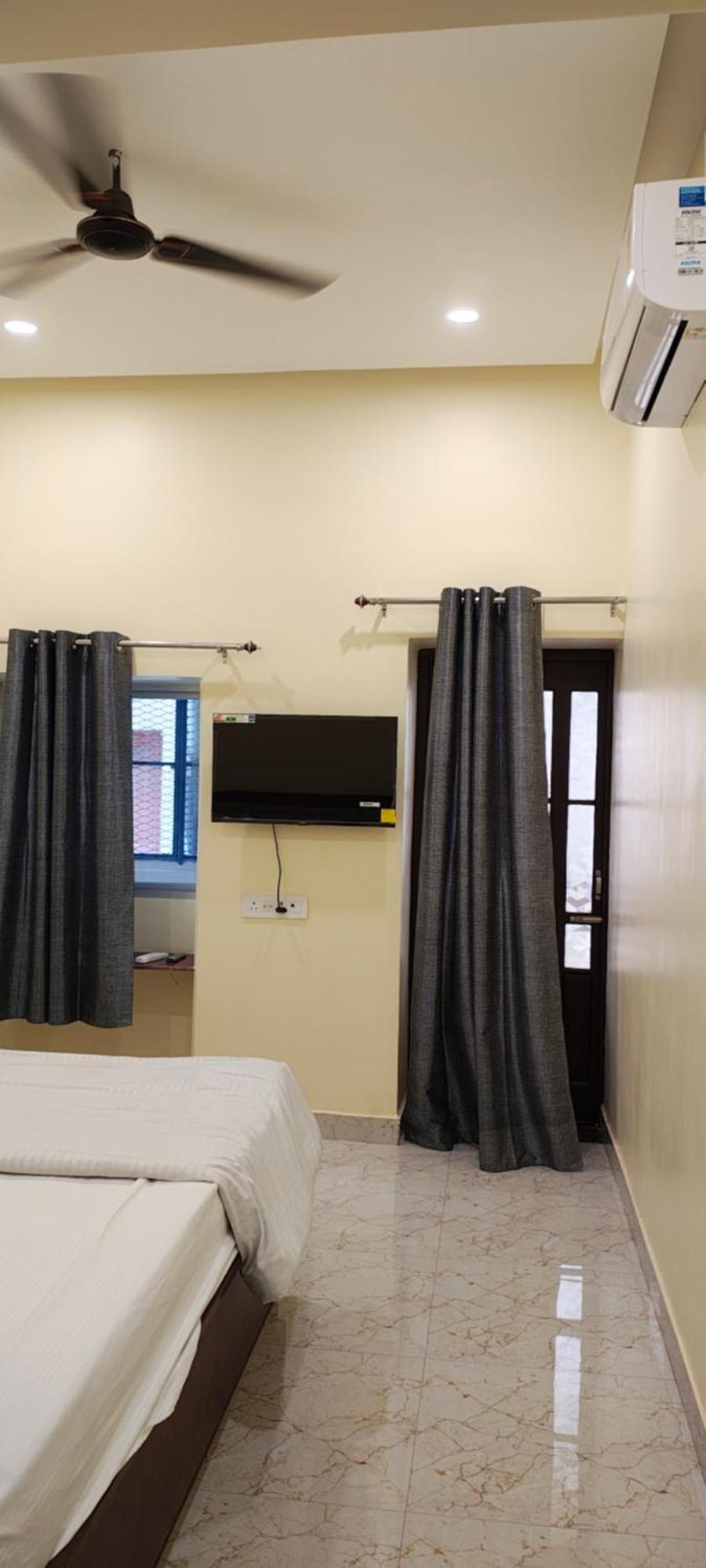 Ganga Sparsh Hotel Varanasi Exterior photo